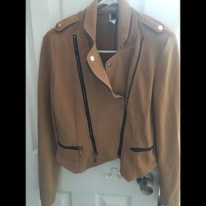 Short Tan/fitted jacket w/zippers